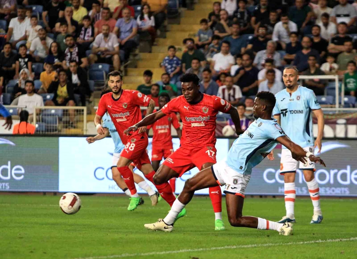 Hatayspor – Başakşehir Maçının İlk Yarısı 1-0 Başakşehir’in Üstünlüğüyle Sonuçlandı