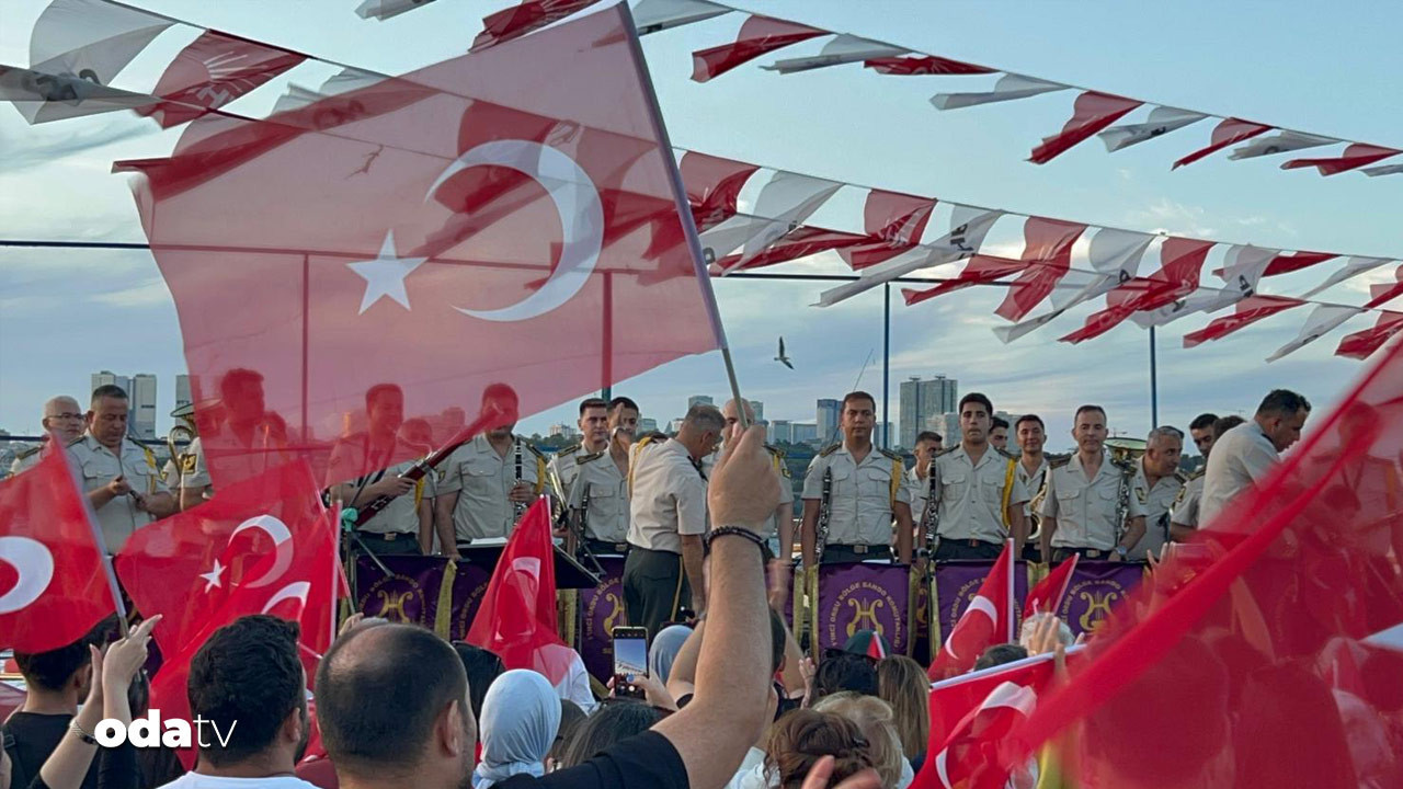 bandolara vatandaslar eslik etti asker zaferini kutluyor U8CmdgAb