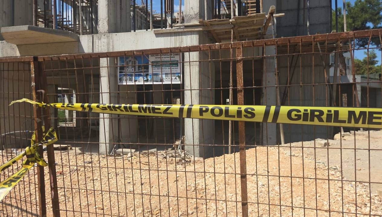 cami insaatindan dusen isci hayatini kaybetti wH8MIGuy