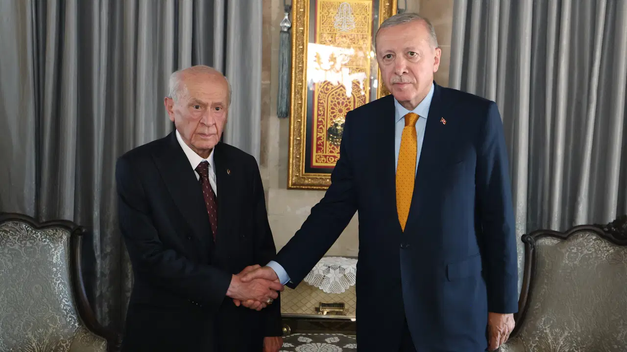 cumhur ittifakinda catlak iddialari sonrasi ilk bulusma erdogan ve bahceli once han cadirinda sonra ahlattaki evde bir araya geldi 1WTjWXiY