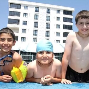 erzurumda portatif yuzme havuzu acildi 5UnfdvPN