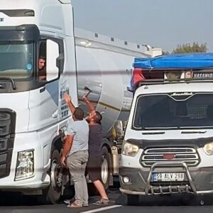 otoyolda baltali dehset tir surucusunu tehdit etti nV1BdMYb
