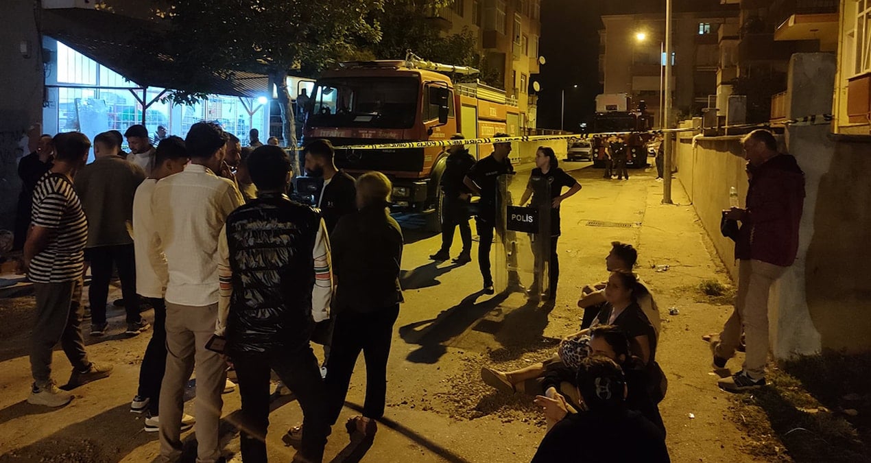 gece yarisi kahreden haber eve giren ekipler yanmis 3 cesetle karsilasti rcSpHG5I