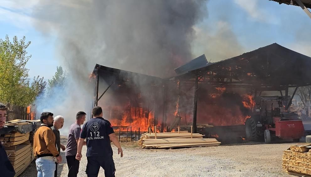 kereste fabrikasinda yangin k3CSZfVJ