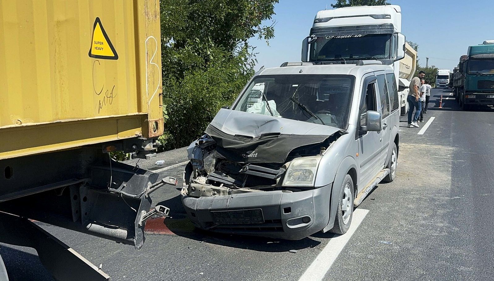 manisada 3 arac birbirine girdi 4u cocuk 6 yarali bEHYKwP2