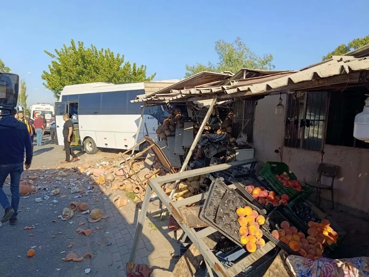 ogrenci servisi kaza yapti O7hGMQP2