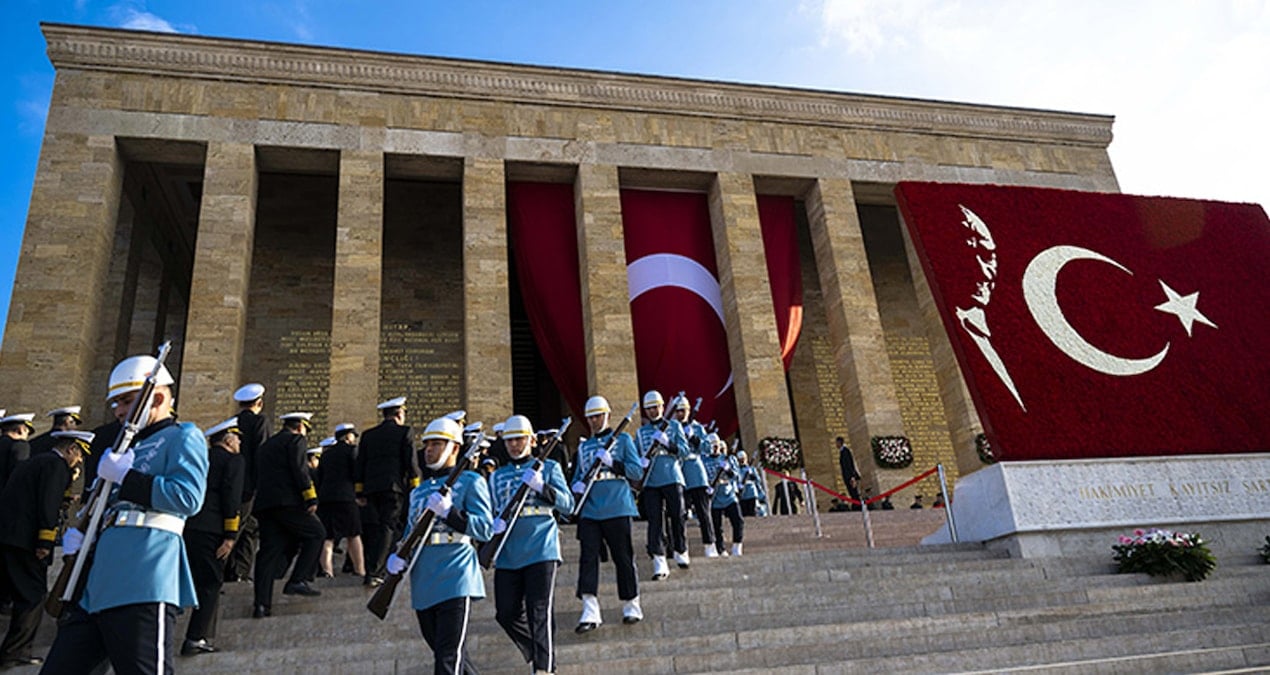 vatandaslar 30 agustosta anitkabire akin etti Bbq3STTt