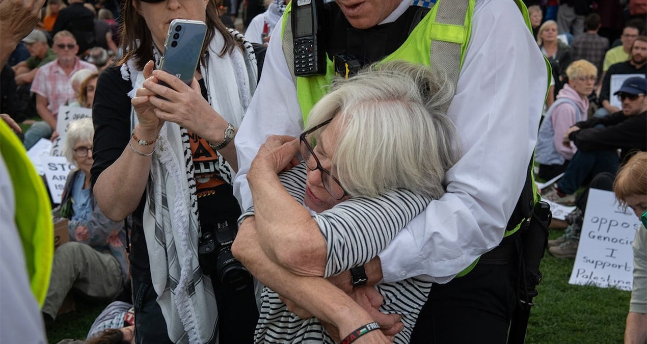 yasakli gruba destek gosterisinde 890 kisi gozaltina alindi LFftvQAE