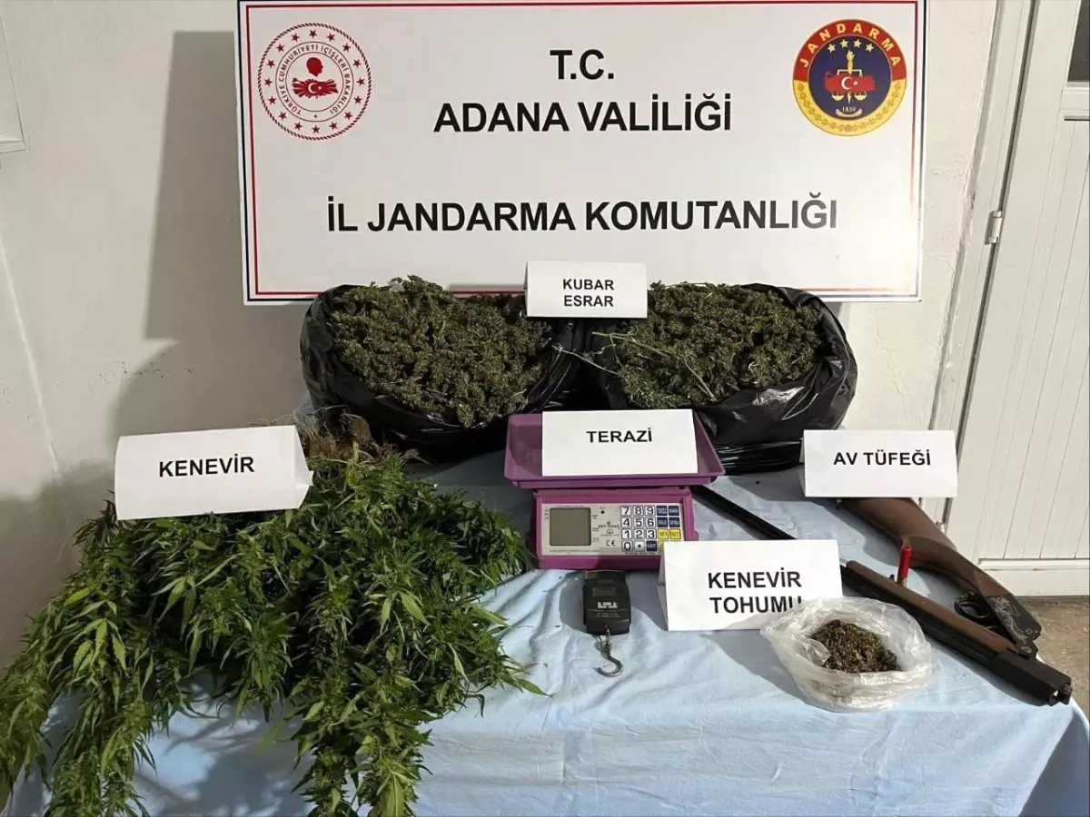 adanada jandarma operasyonunda 10 kilo esrar ele gecirildi UlYVUqJx