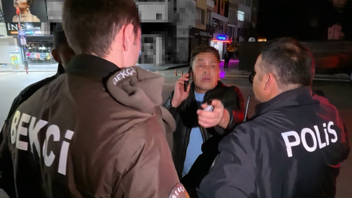 aksarayda kimlik gostermek istemeyen alkollu sahis polise zor anlar yasatti vWXYaWnR.jpg