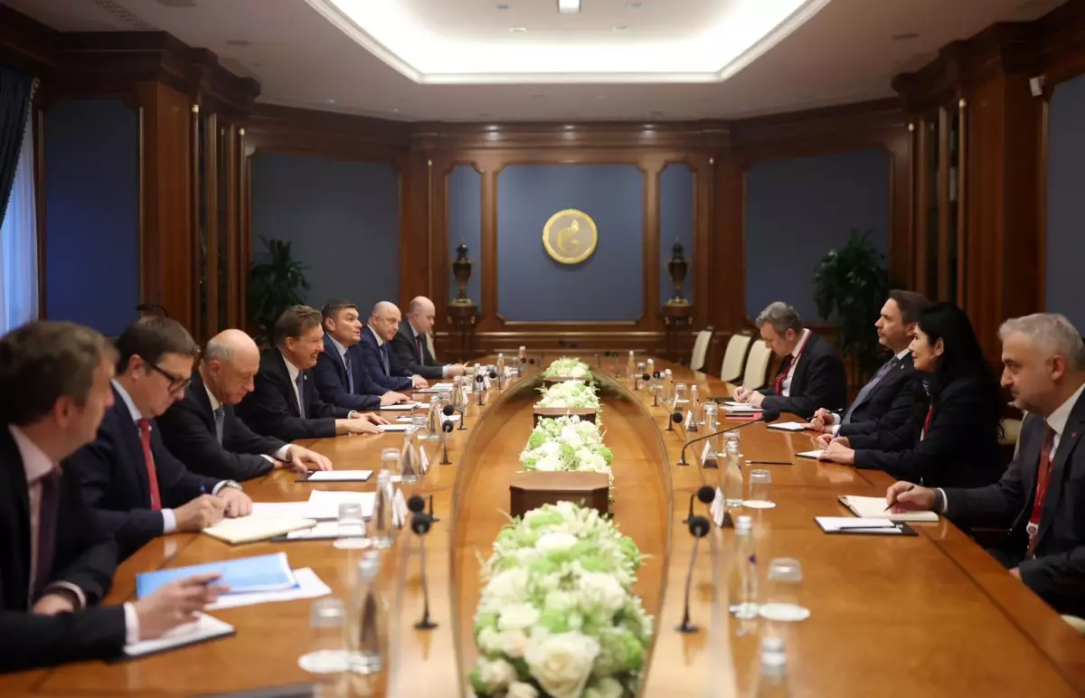 bakan bayraktardan gazprom ile gorusme 7RDwQIzO.jpg