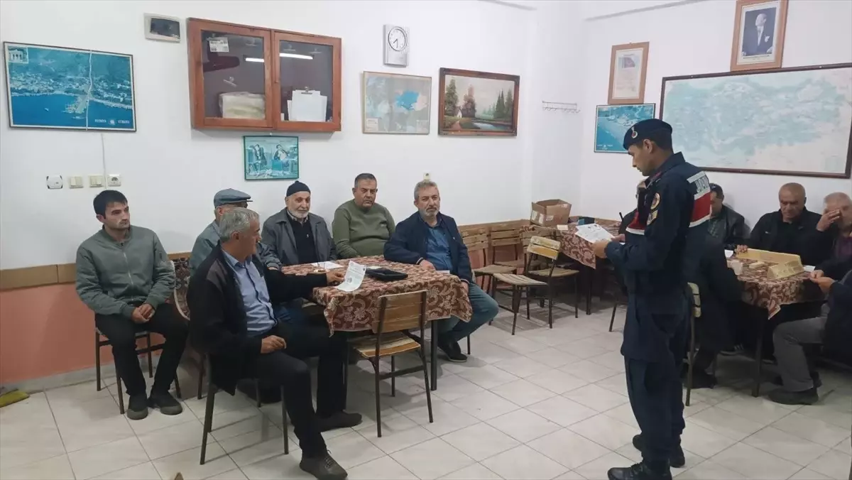 jandarma dolandiriciliga karsi bilinclendirme calismalari 7zHlGhZb.jpg