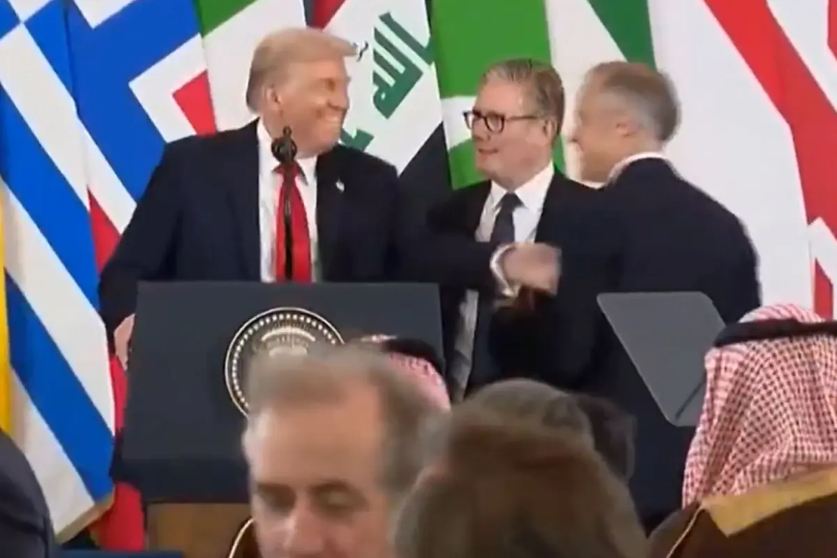 zirvede ilginc anlar trump o ulkenin liderini once kaybetti sonra unvanini degistirdi Cks6J9vU.jpg