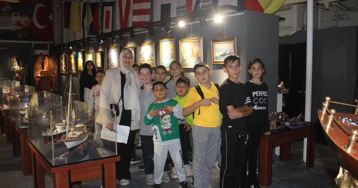 izmirli ogrenciler dil becerilerini gezerek pekistiriyor sxadnJhc.webp