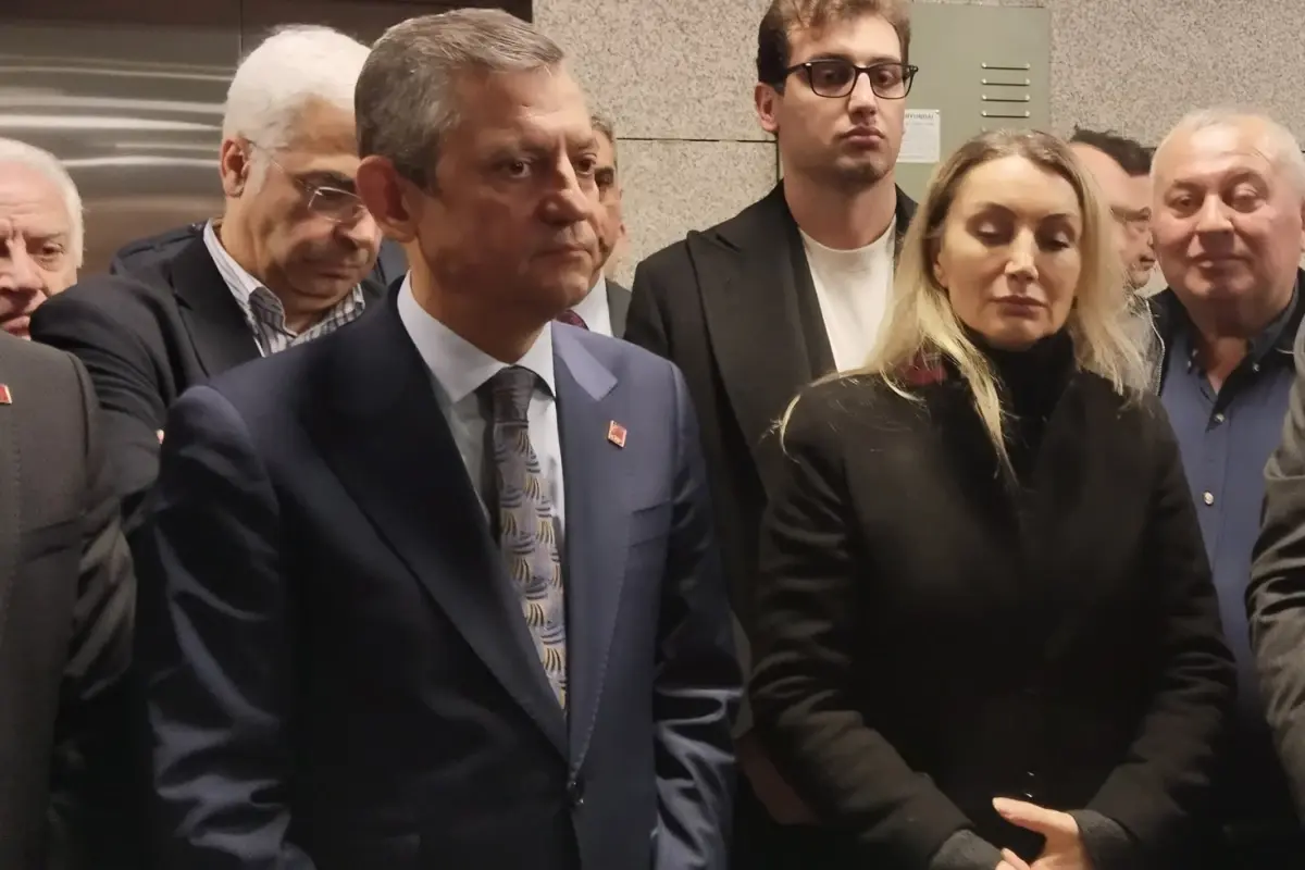 ozgur ozel dilek imamoglunun diplomatik pasaportu iptal edildi BaYng889.jpg