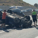 Eyupsultanda hafriyat kamyonu devrildi otomobil takla atti 2 yarali w9i1NGv9